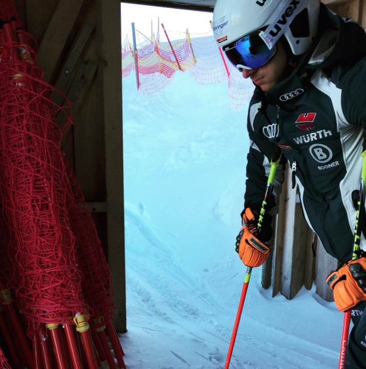 Leaving the start hut