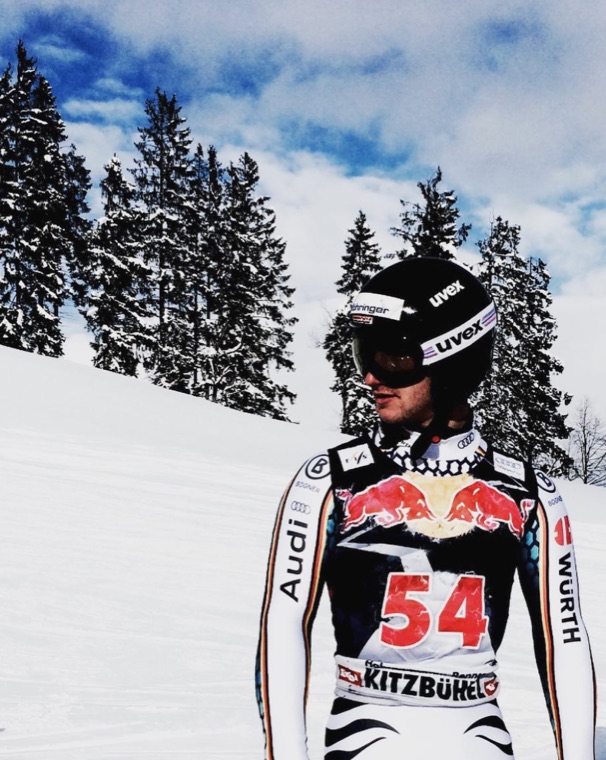 Forerunner with bib 54 in Kitzbühel