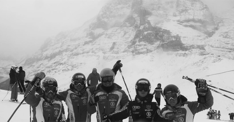 Team photo in the fog, black and white